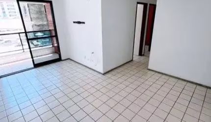Apartamento com 3 quartos sendo 1 suíte, muito bem localizado no Pina