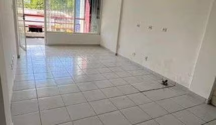 Sala comercial para venda na Tamarineira .