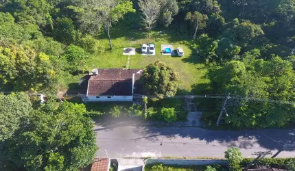 Sítio situado em Aldeia no km 5, próximo ao Clube Sargento Wolf.