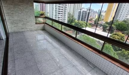 Apartamento de alto padrão com 4 suítes, muito bem localizado em Santana.