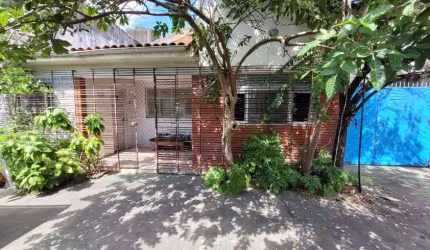 Casa muito bem localizada na Imbiribeira.