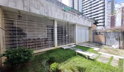 Casa comercial muito bem localizada no Rosarinho.