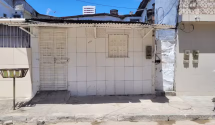 Casa à venda com 2 quartos, no Prado.