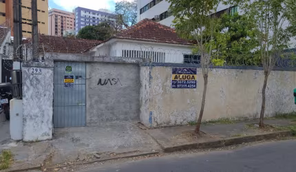 Casa comercial para locação no melhor trecho dos Aflitos.