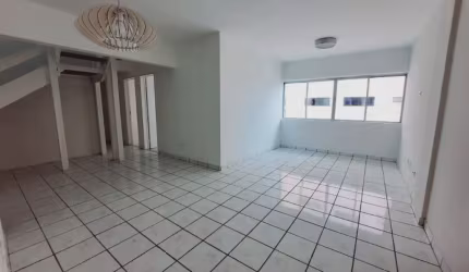 Cobertura duplex à venda com 5 quartos sendo 1 suíte, nos Aflitos.