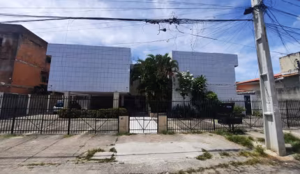 Apartamento à venda com 3 quartos sendo 1 suíte, na Mangabeira.