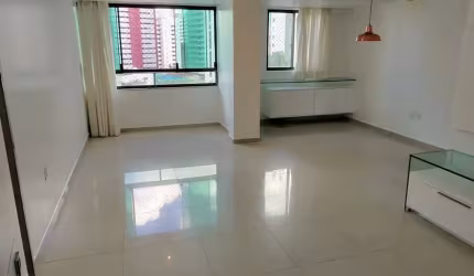 Apartamento reformado à venda com 2 quartos sendo 1 suíte + closet, em Casa Amarela.