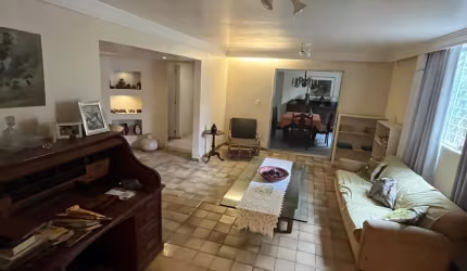 Casa à venda com 5 quartos sendo 3 suítes, no melhor trecho da Tamarineira.