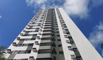 Apartamento à venda com  3 quartos sendo 1 suíte, nos Aflitos.