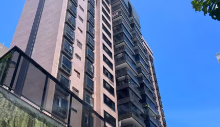 Cobertura à venda com 5 quartos sendo 2 suítes, no melhor trecho dos Aflitos.