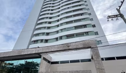 Apartamento beira-mar à venda com 2 quartos sendo 1 suíte, em Casa Caiada.