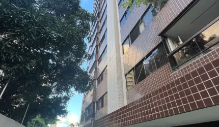 Apartamento reformado à venda com 3 quartos sendo 1 suíte, no melhor trecho do Parnamirim.