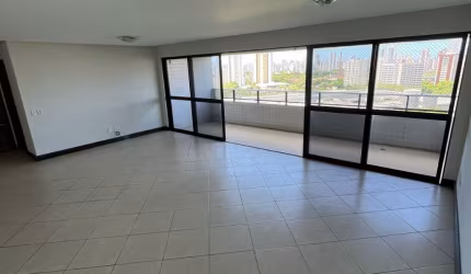Apartamento à venda de alto padrão com 4 quartos sendo 3 suítes, com vista pra Beira Rio.