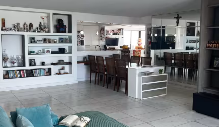 Apartamento mobiliado com 3 suítes, no melhor trecho de Boa Viagem.