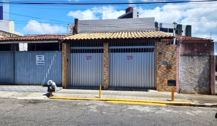 Casa em Barro Vermelho, próximo da Av. Jaguarari