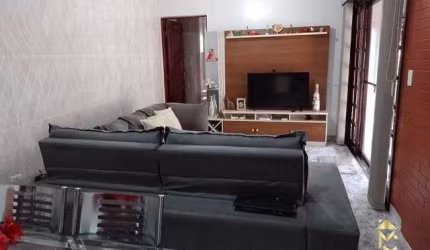Casa à Venda em Chácaras Silvestre, Taubaté - SP
