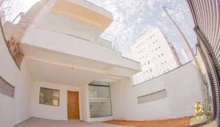Casa à Venda em Jardim Oásis, Taubaté - SP