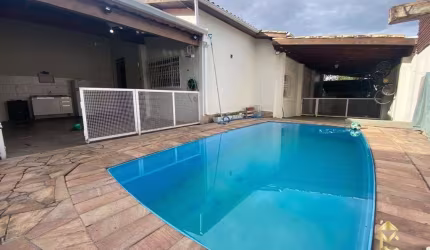 Casa à Venda em Jardim América, Taubaté - SP