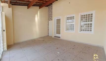 Casa à Venda em Jardim Santa Cruz, Taubaté - SP