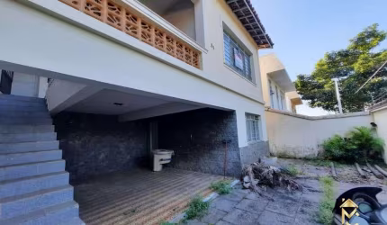 Casa à Venda em Vila São José, Taubaté - SP