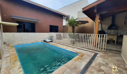 Casa com 3 dormitórios à venda por R$ 600.000 - Vila Marly - Taubaté/SP