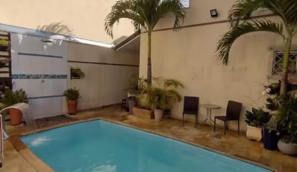 Casa à Venda em Vila Jaboticabeira, Taubaté - SP