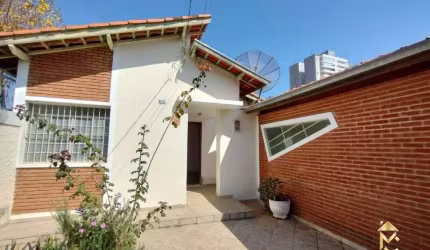 Casa à Venda em Vila Jaboticabeira, Taubaté - SP