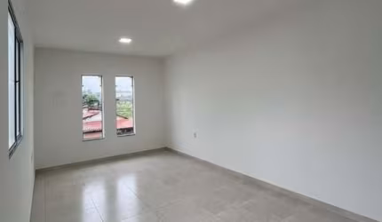Casa à Venda em Residencial Estoril, Taubaté - SP