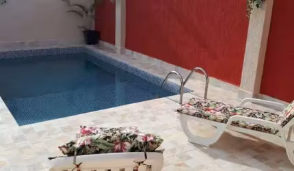 Casa com 3 dormitórios à venda por R$ 800.000 - Jardim Baronesa - Taubaté/SP