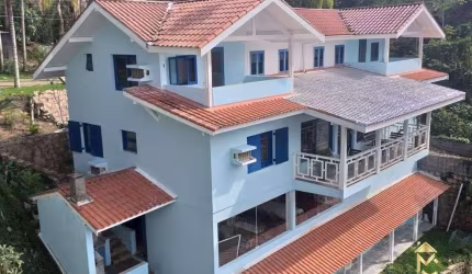 Sobrado à venda na praia da Toninhas por R$ 4.300.000 - Acarau - Ubatuba/SP