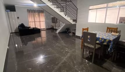 Casa à Venda em Esplanada Independência, Taubaté - SP