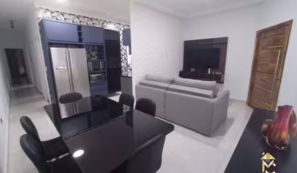 Casa com 3 quartos e varanda gourmet á venda em condomínio!