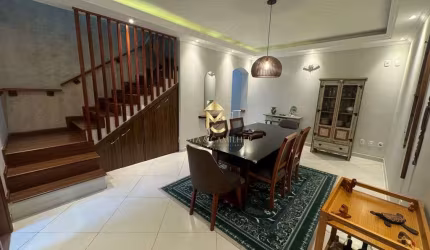 Lindo e aconchegante sobrado em via pública