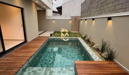 Linda casa em condomínio fechado com ótima localização.