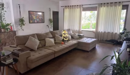 Casa a venda com terreno grande, piscina e área gourmet