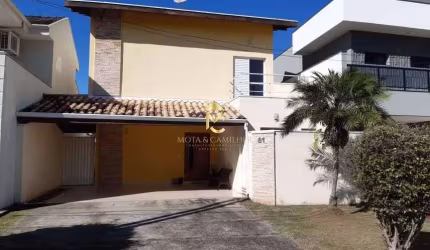 Vendo ótima oportunidade de sobrado em condomínio fechado