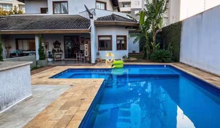 Casa com piscina à venda no Bairro Jardim das Nações