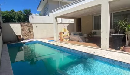 Vendo ótima casa com piscina e 4 suítes