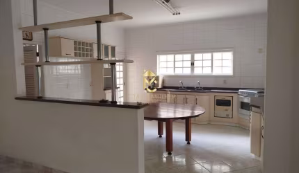 Excelente casa de alto padrão em condomínio de 440m²