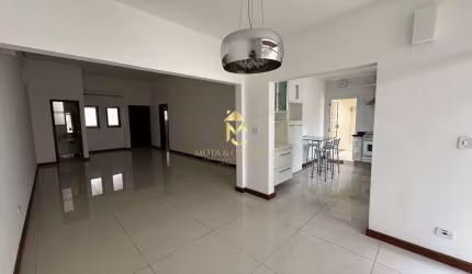 Casa térrea de aluguel em condomínio
