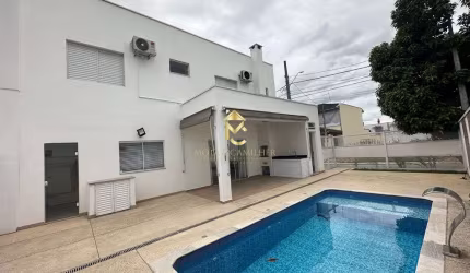 Casa com piscina de aluguel em condominio