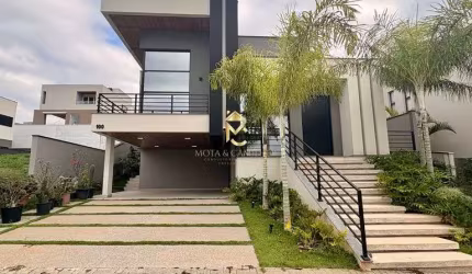 Casa térrea à venda em condomínio de Alto Padrão.