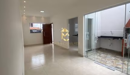 Casa Térrea recém construída à venda com ótima localização