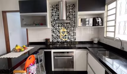 Casa com dois dormitórios à venda em Tremembé.