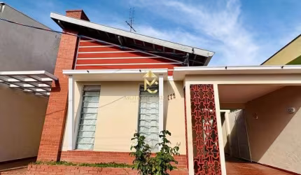 Casa térrea disponível para locação no centro de Taubaté.