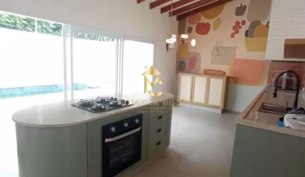 Casa com piscina disponível para venda e Locação em Condomínio de Taubaté
