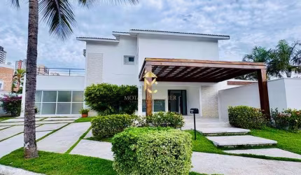 Casa sobrado com piscina à venda em condomínio de Alto Padrão.