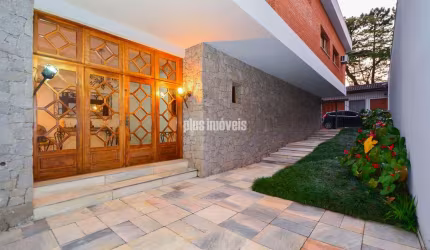Oportunidade Única!! Casa Espaçosa com 430m² de Pura Elegância no ALTO DA BOA VISTA