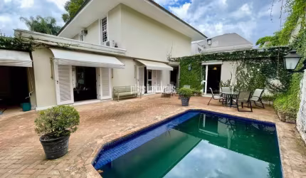 Casa Assobradada  4 Quartos  2 Suites 4 Vagas em Cidade Jardim.