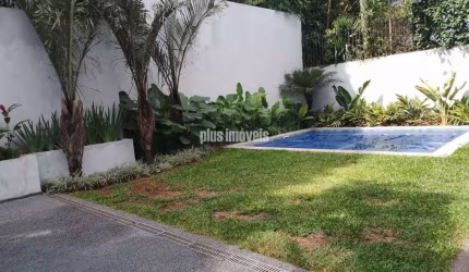 Linda Casa Ampla e Iluminada no Panamby !